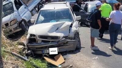 Samandağ-Antakya yolunda yaşanan zincirleme trafik kazasında 5 araç birbirine girdi,