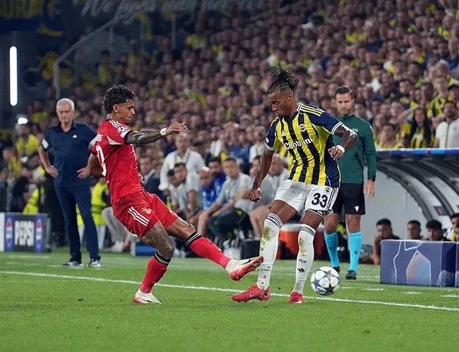 fenerbahçe, UEFA Şampiyonlar Ligi play-off turu rövanşında Benfica karşısında tarihi