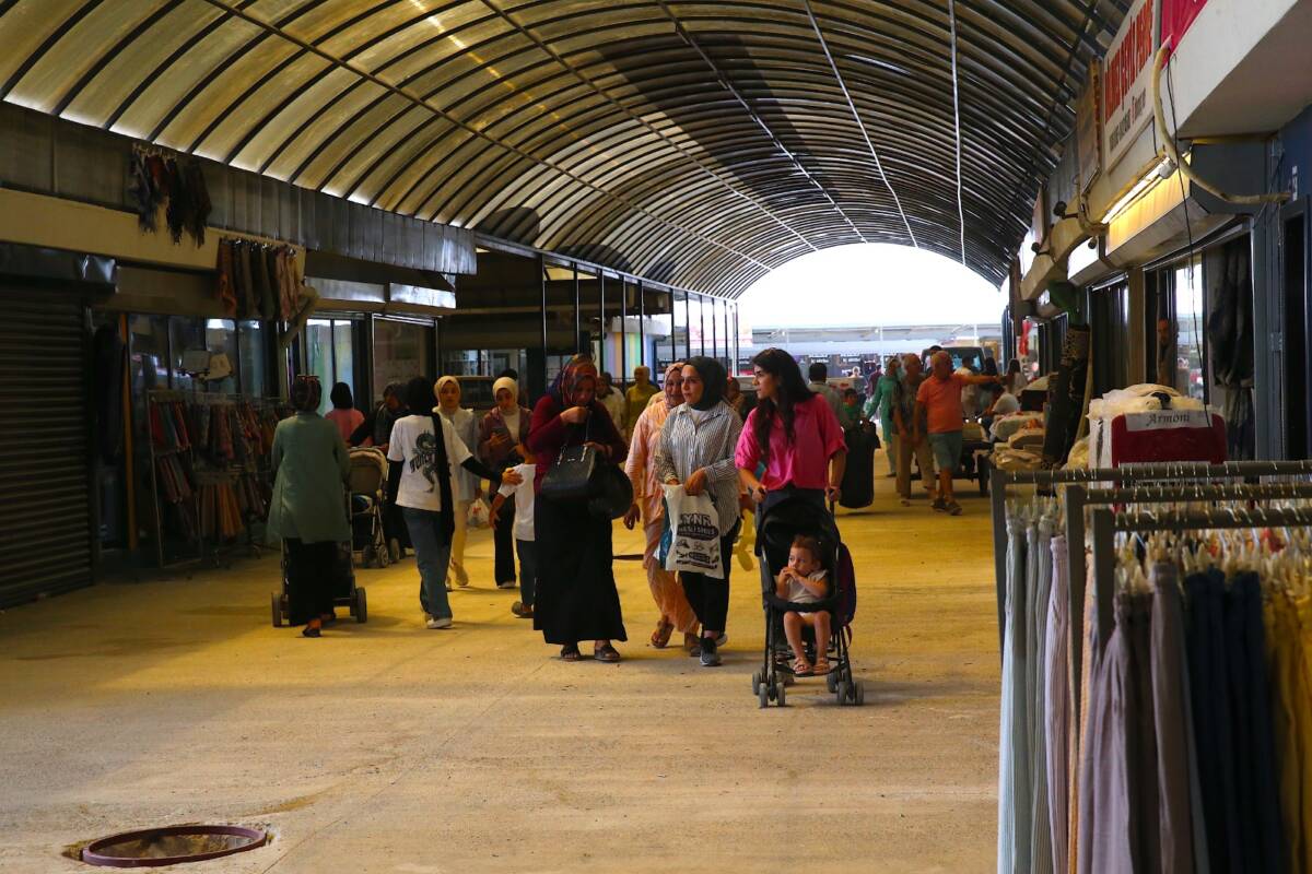 Hatay’da tarihi Uzun Çarşı’daki yıkım ve restorasyon çalışmaları nedeniyle kendileri