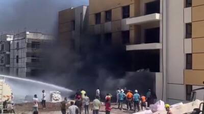 Antakya Karaali Mahallesi’nde yapımı devam eden bir binada çıkan yangın,