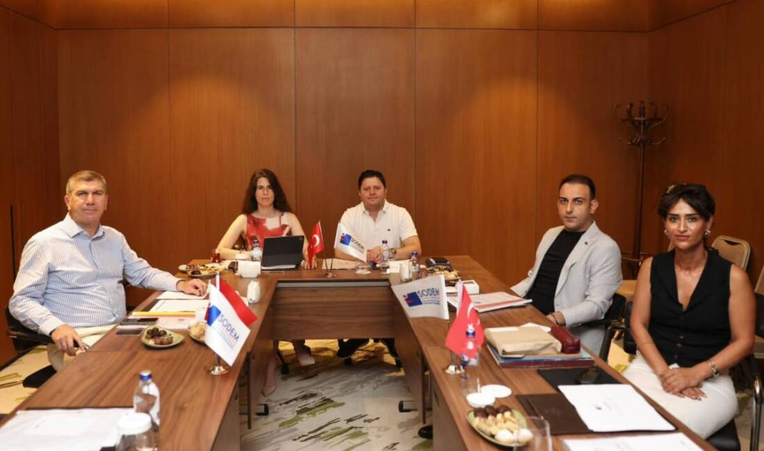 Çeşme Belediye Başkanı Lal Denizli’nin ev sahipliğinde, Sosyal Demokrat Belediyeler