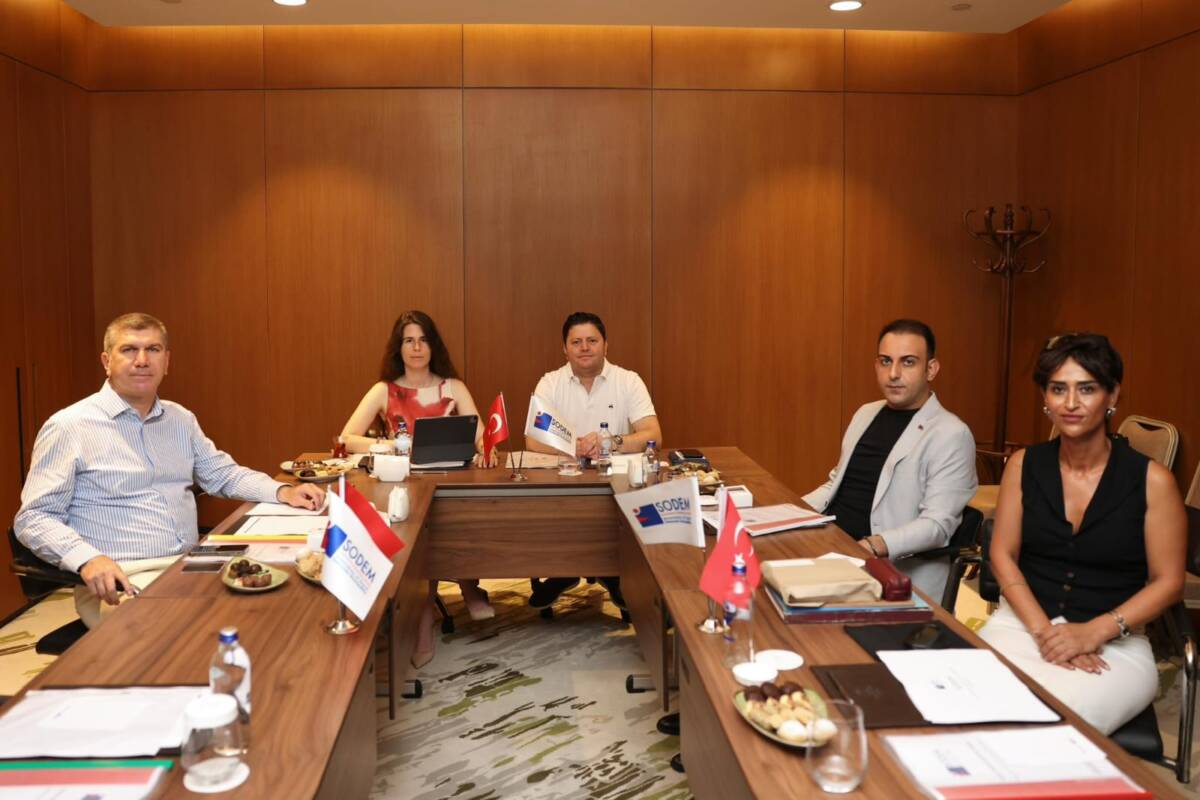 Çeşme Belediye Başkanı Lal Denizli’nin ev sahipliğinde, Sosyal Demokrat Belediyeler