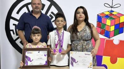 İskenderun’da yaşayan 10 yaşındaki Ümit Keçik, Türkiye’de katıldığı matematik ve