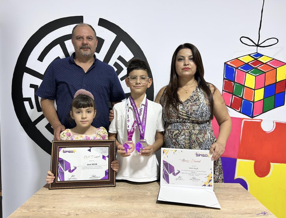 İskenderun’da yaşayan 10 yaşındaki Ümit Keçik, Türkiye’de katıldığı matematik ve