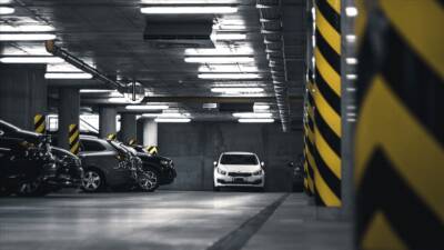 Hatay’ın Defne ilçesinde belediye tarafından yeni yapılaşmalarda alınacak otopark harcı