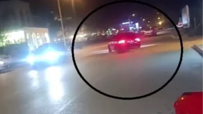Hatay’ın Samandağ ilçesinde, gece saatlerinde drift yapan bir sürücünün kullandığı