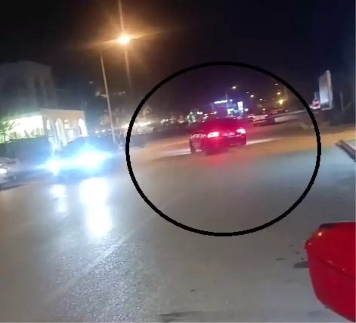 Hatay’ın Samandağ ilçesinde, gece saatlerinde drift yapan bir sürücünün kullandığı