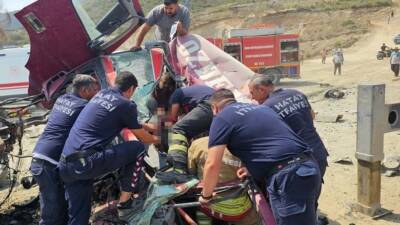 Hatay’ın Antakya ilçesinde freni patlayan vincin neden olduğu kazada ağır