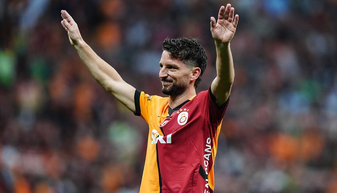 Galatasaray’ın eski oyuncusu Dries Mertens, 38 yaşında futbolu bıraktı. Mertens,