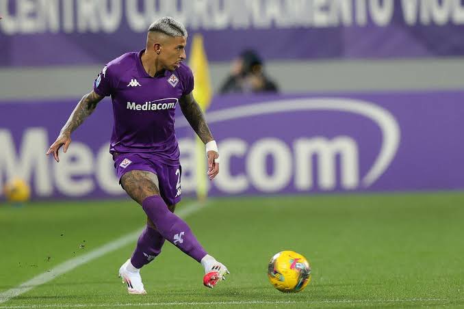 Galatasaray, sağ bek transferinde gözünü Fiorentina forması giyen Brezilyalı futbolcu