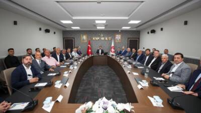 Hatay Valisi Mustafa Masatlı’nın başkanlığında gerçekleştirilen toplantıda, Suriye’nin Türkiye’ye yakın