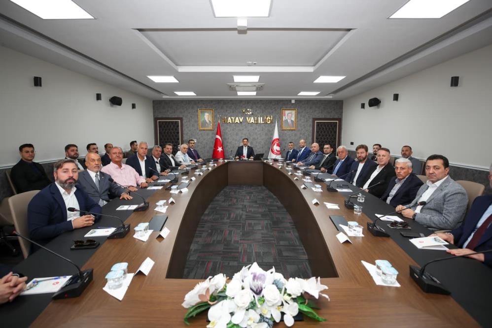 Hatay Valisi Mustafa Masatlı’nın başkanlığında gerçekleştirilen toplantıda, Suriye’nin Türkiye’ye yakın