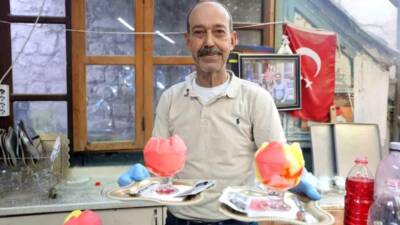 Sıcaklıkların 45 dereceyi bulduğu Hatay’da, vatandaşlar sıcaklardan kaçmak için çeşitli