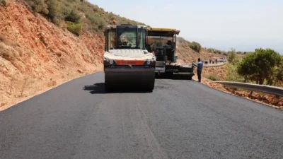 Hatay Büyükşehir Belediyesi (HBB), kentin farklı noktalarında sürdürdüğü yol yenileme