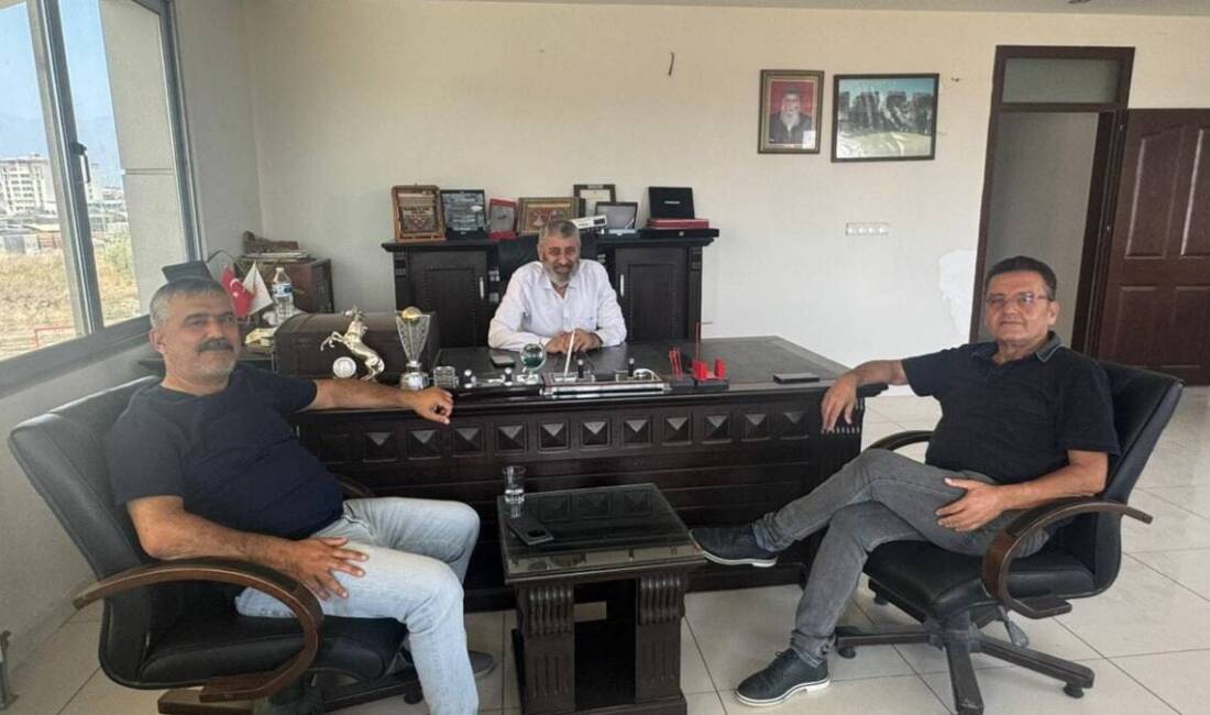 Hatay İş Dünyasının Önemli İsimlerinden İşbirliği Ziyareti Hatay İnşaatçılar Odası Başkanı Mehmet Alakuş, eski Defne Belediyesi Meclis