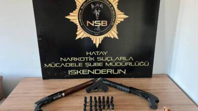 Hatay’ın İskenderun ilçesinde evlerinde ruhsatsız silah ele geçirilen 2 şüpheli