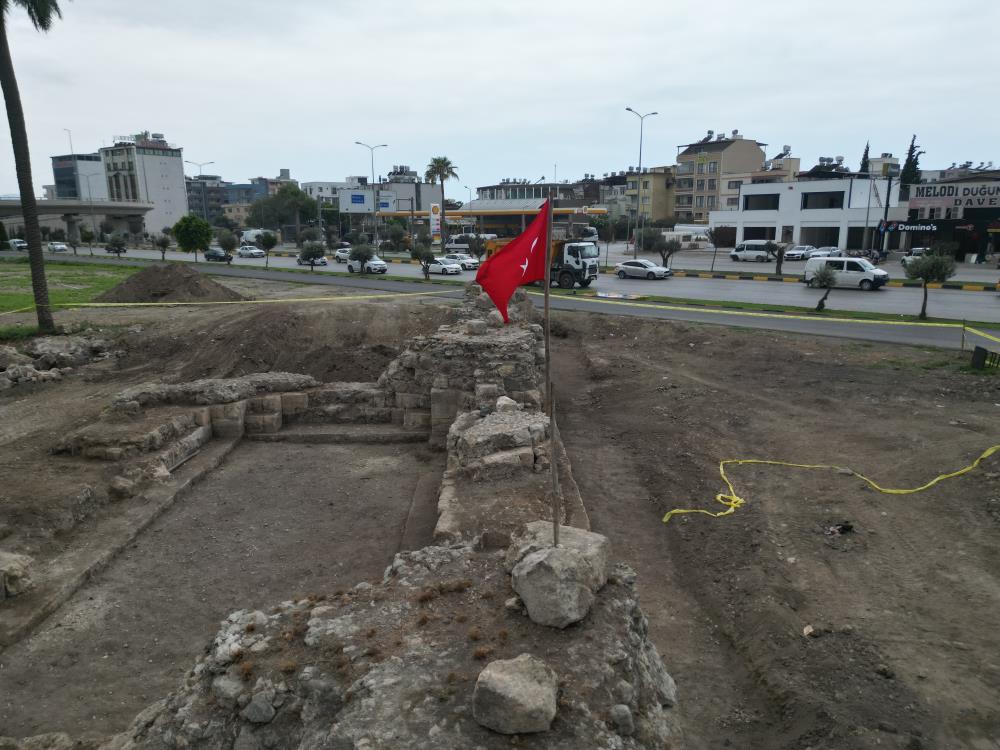 Hatay’ın İskenderun ilçesinde sürdürülen kazı çalışmalarıyla ortaya çıkarılan tarihi İskenderun