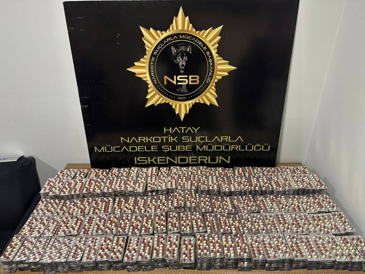 Hatay’ın İskenderun ilçesinde, yurt dışından ülkeye uyuşturucu hap getirildiği bilgisi