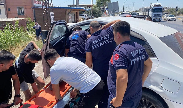 Antakya-İskenderun Yolu üzerinde, MKÜ kavşağı yakınlarında meydana gelen trafik kazasında