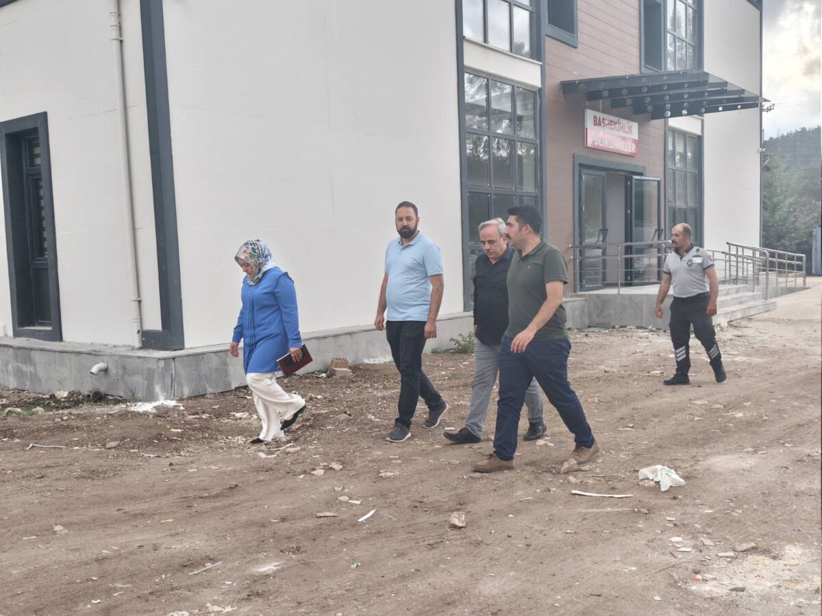 Yayladağı Kaymakamı Halil Yazıcı, ilçedeki sağlık yatırımlarını yakından takip etmeye