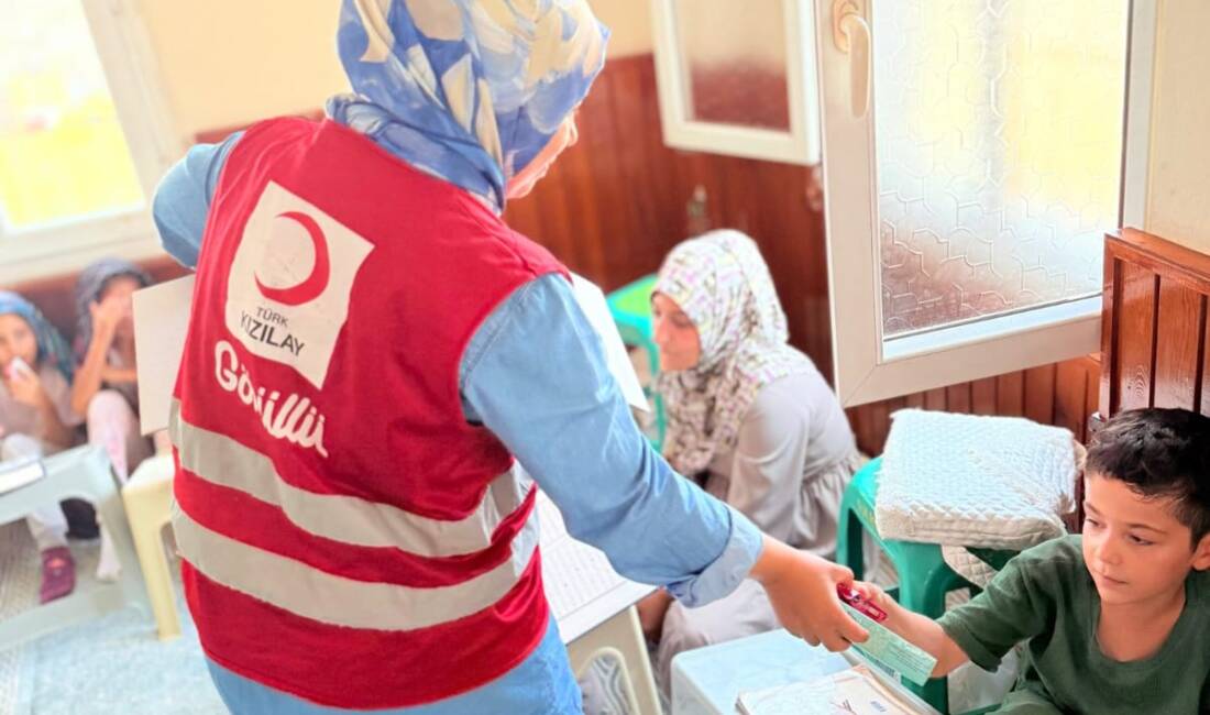 Kızılay Hatay ekipleri, toplumun geleceği olan çocuklara yönelik gerçekleştirdiği etkinliklerine