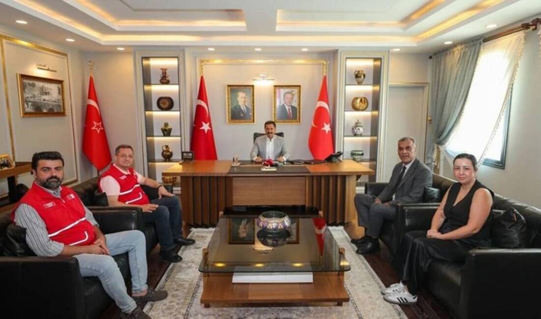 Hatay Valisi, Kızılay heyetini makamında ağırladı Hatay Valisi Mustafa Masatlı, Türk Kızılay Orta Akdeniz Bölge