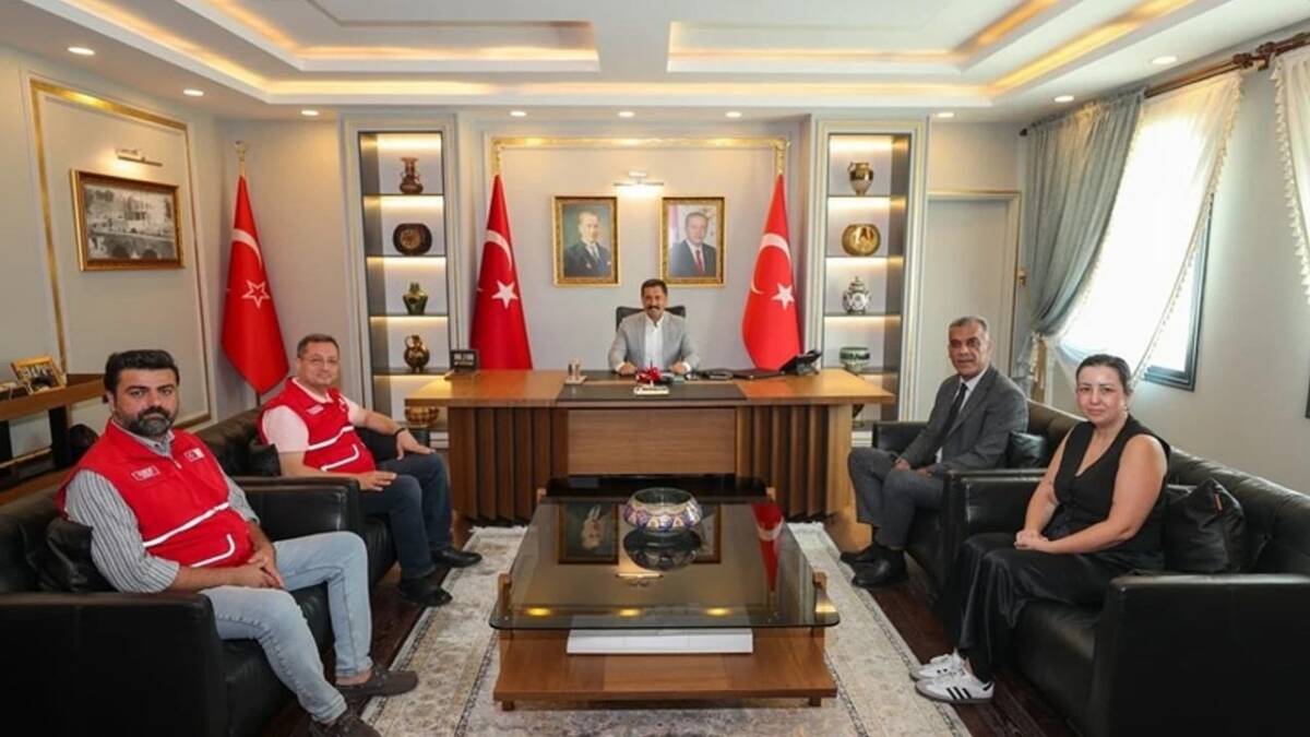 &nbsp; Hatay Valisi Mustafa Masatlı, Türk Kızılay Orta Akdeniz Bölge