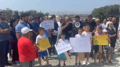 Hatay’ın Defne’ye bağlı Koçören Mahallesinde deprem sonrası kendi arazilerine mevzuata