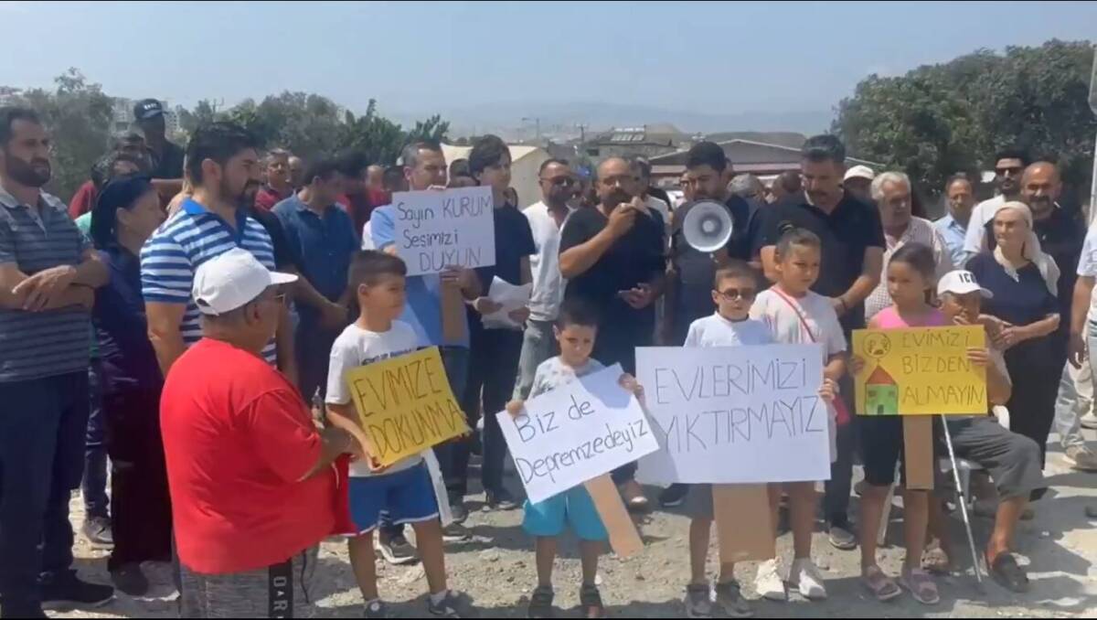 Hatay’ın Defne’ye bağlı Koçören Mahallesinde deprem sonrası kendi arazilerine mevzuata