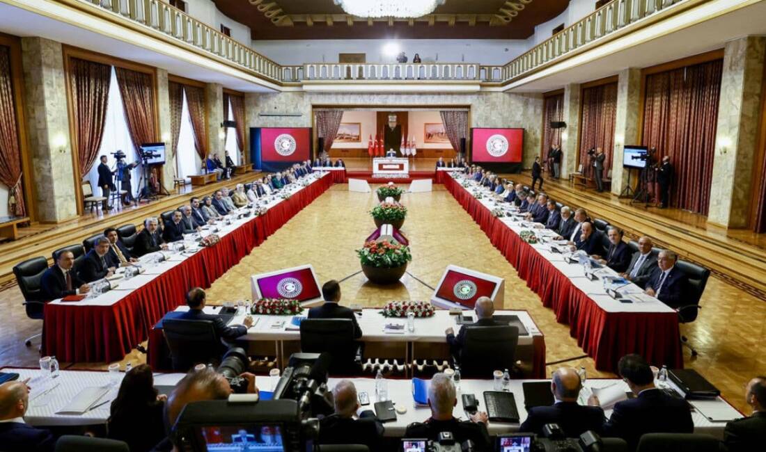 Komisyonda ‘gizlilik’ kararı: Tutanaklar 10 yıl paylaşılmayacak TBMM’de kurulan Milli Dayanışma, Kardeşlik ve Demokrasi Komisyonu’nun ikinci