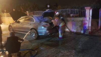 Hatay’ın Samandağ ilçesinde yabancı plakalı bir otomobil, gece saatlerinde kimliği