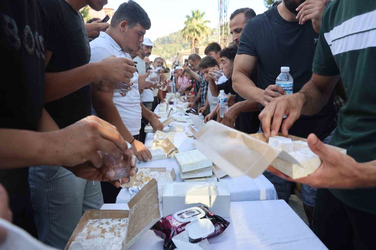 Hatay’ın Yayladağı ilçesinde bu yıl 23’üncüsü düzenlenen Geleneksel Kültür, Sanat
