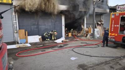 Hatay’ın İskenderun ilçesinde bir mobilya atölyesinde çıkan yangın, itfaiyenin hızlı
