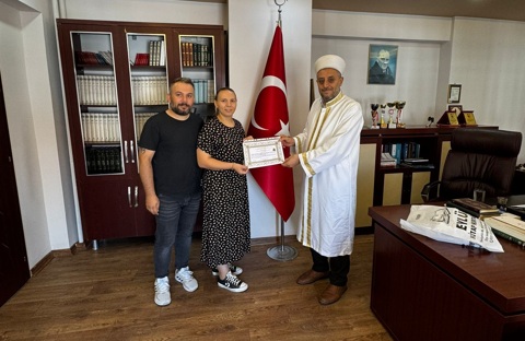 Hatay’ın Altınözü ilçesinde düzenlenen ihtida merasiminde, Moldova vatandaşı Anna, kelime-i