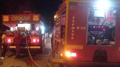 Hatay’ın Defne ilçesinde, Çökek Yaylası’ndaki ormanlık alanda çıkan yangın, ekiplerin