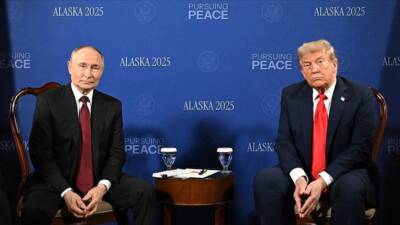 Alaska’da gerçekleşen tarihi zirvede Vladimir Putin ve Donald Trump, dünya