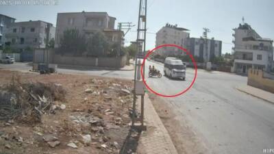 Hatay’ın Reyhanlı ilçesinde motosiklet ile minibüsün çarpışması sonucu iki kişi