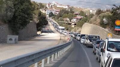 Haftalardır süren yol çalışmaları nedeniyle trafik adeta kilitleniyor, sürücüler uzun
