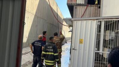 Hatay’ın Antakya ilçesinde mobilyacıların bulunduğu sanayi sitesinde bir iş yerinde