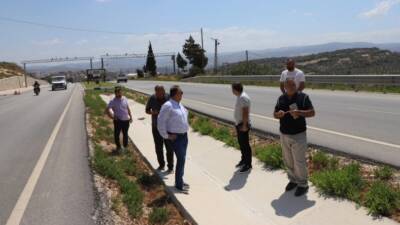 Altınözü Belediyesi, ilçe girişini modern bir görünüme kavuşturmak için aydınlatma