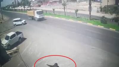 Hatay’ın Kırıkhan ilçesinde bir iş yerine motosikletle gelip silahla ateş