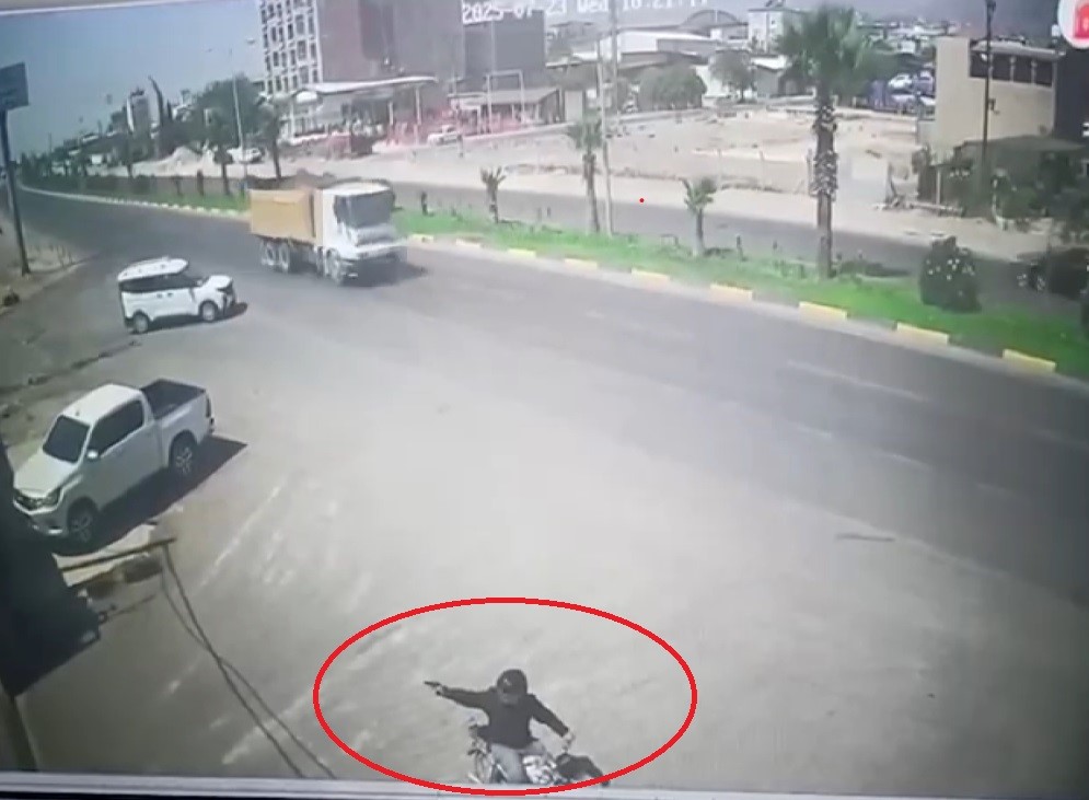 Hatay’ın Kırıkhan ilçesinde bir iş yerine motosikletle gelip silahla ateş
