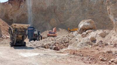 Aknehir Mahallesi Ziyaret 4 Sokak üzerinde bulunan St. Simon Manastır