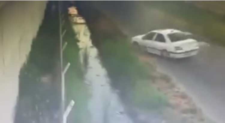 Hatay’ın merkez ilçesi Antakya’da meydana gelen trafik kazasında, sürücüsünün direksiyon