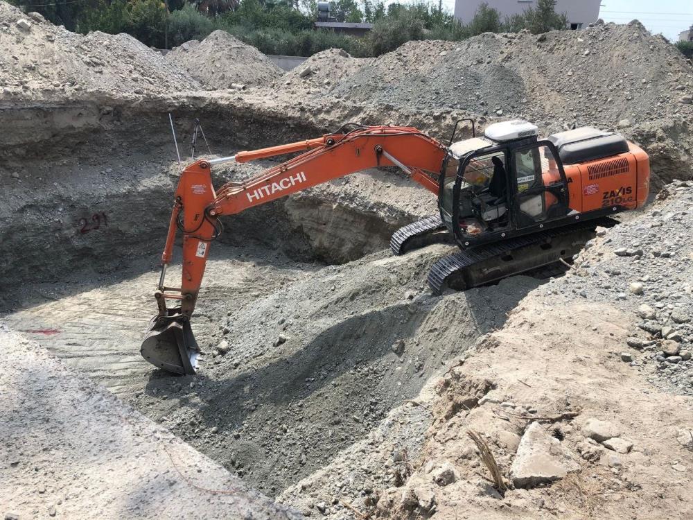 Hatay’ın Erzin ilçesinde bir şantiyede meydana gelen iş kazasında, paletli