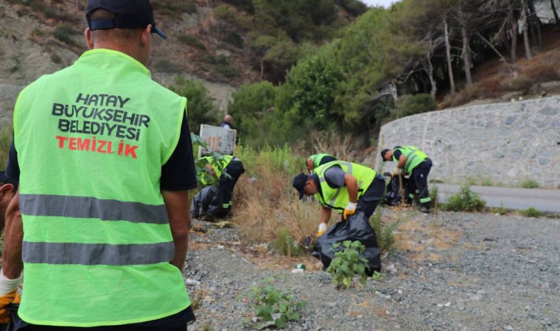 Hatay Büyükşehir Belediyesi (HBB), sahillerde yürüttüğü temizlik çalışmalarıyla hem çevre