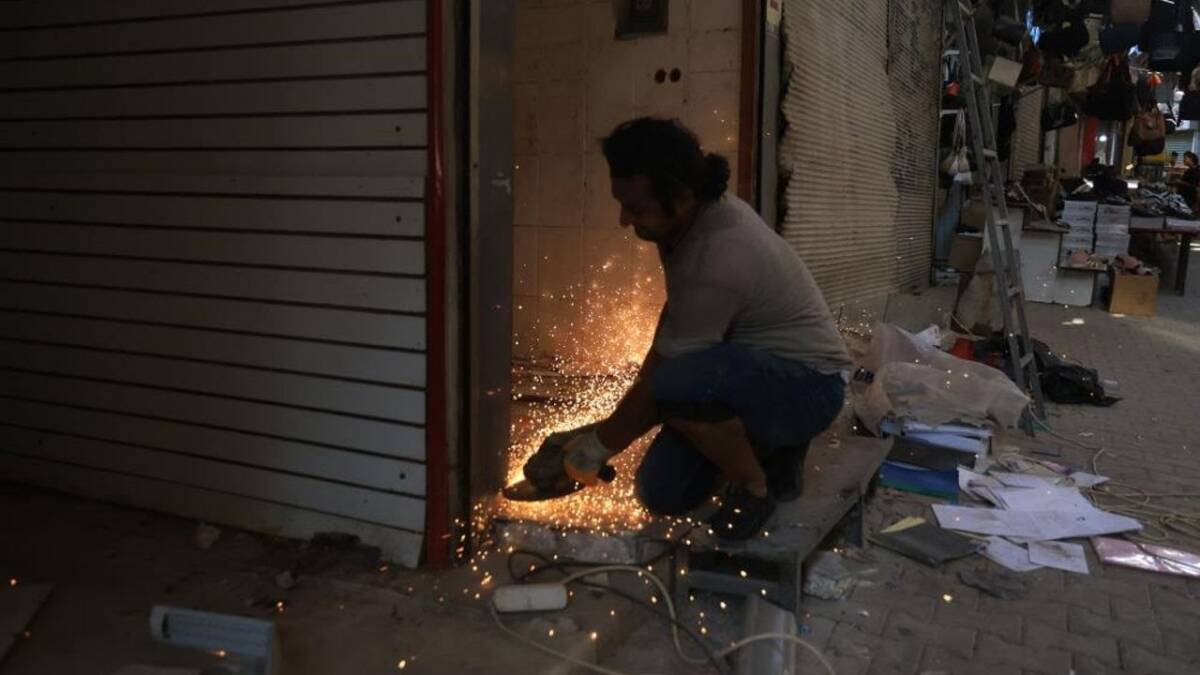 Deprem sonrası yıkılan tarihi çarşı, hem geçmişin izlerini taşıyacak hem