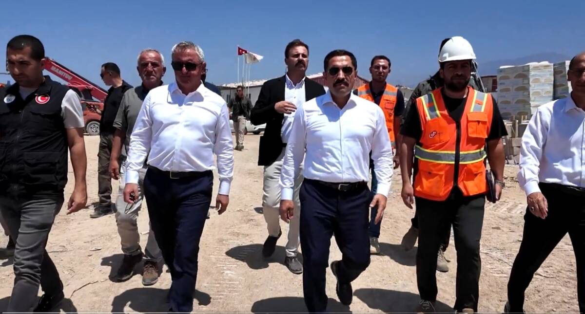 Hatay Valisi Mustafa Masatlı, İskenderun ilçesi Cebike Mahallesi’nde inşası devam