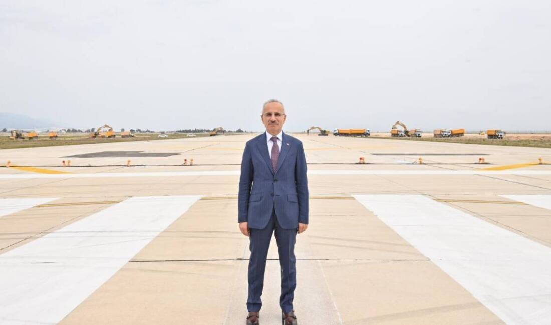 Hatay Havalimanı’nda Yeni Pist ve Apron Hizmete Giriyor 6 Şubat depremlerinde hasar gören Hatay Havalimanı’nda yürütülen birinci etap