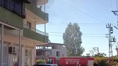Hatay’ın Arsuz ilçesinde dört katlı bir apartmanın üçüncü katında çıkan